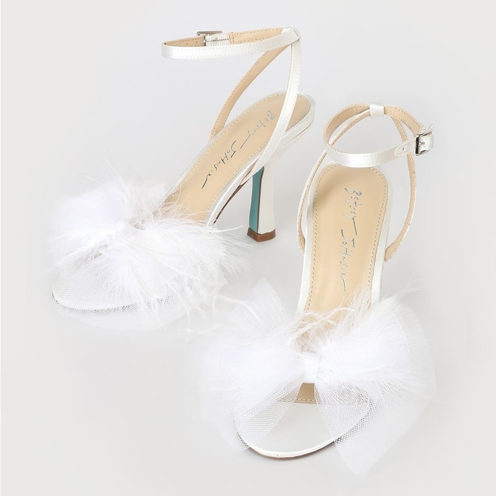 Betsey Johnson - Lylla Ivory Satin Bow Feather Heel